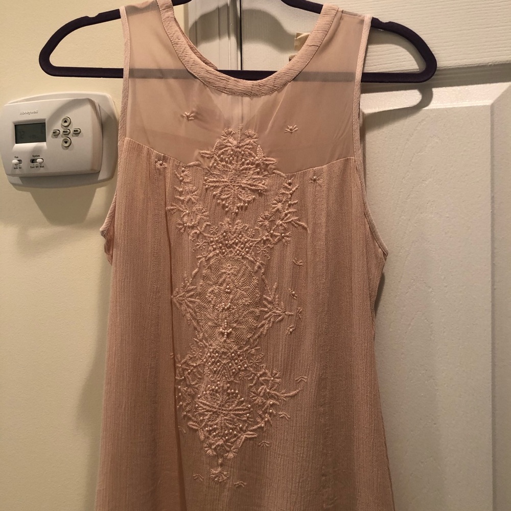 Sleeveless blouse